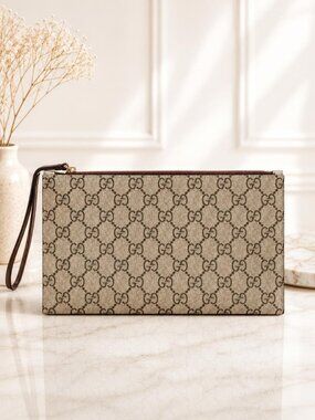Authentic Gucci GG Supreme Canvas Wristlet Clutch Pouch Zip Bag